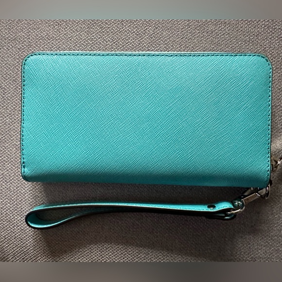 Micheal Kors Jet Set Wristlet - Picture 3 of 9